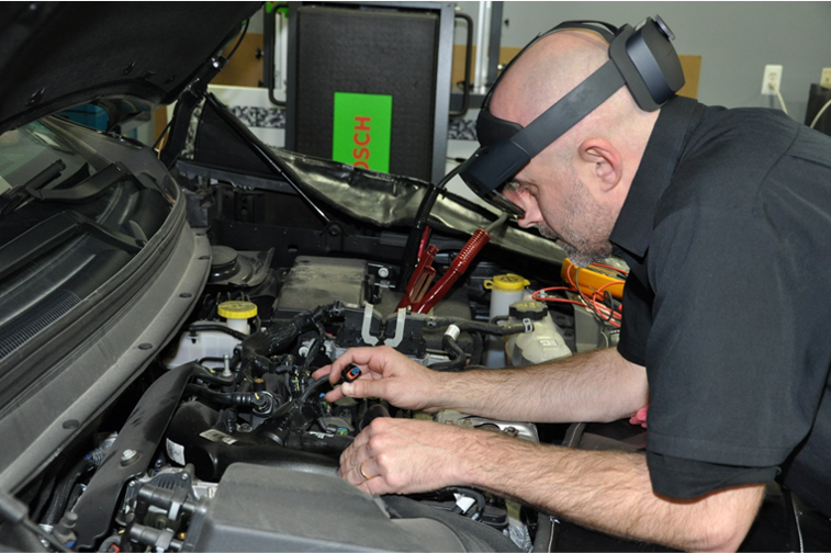 Der Technician Process Assistant (TPA) hilft Technikern mit höherer Genauigkeit und Effizienz bei Service und Reparaturen an den immer komplexeren Fahrzeugen von heute.