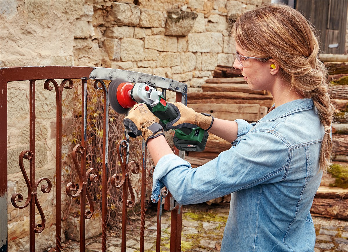 Einstiegsgerät für kleinere Anwendungen: Akku-Winkelschleifer UniversalGrind 18V-75 von Bosch