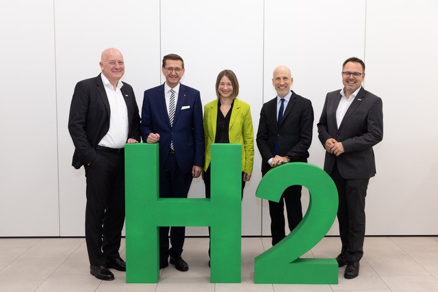 Bundesminister Kocher und Landesrat Achleitner besuchen Bosch Engineering Center in Linz