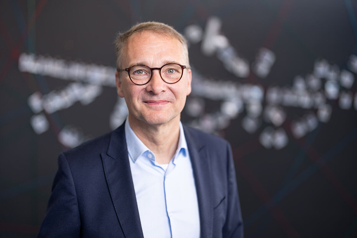 Klaus Mäder, zurzeit Vorsitzender des Bosch-Geschäftsbereichs Automotive Electronics, wird im neuen Sektorvorstand von Mobility Solutions für Operations und damit unter anderem für alle Werke weltweit sowie Qualität des Unternehmensbereichs zuständig sein