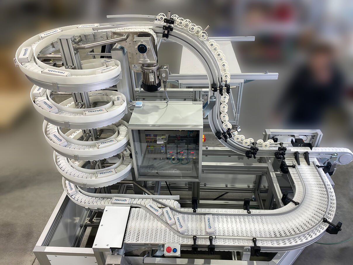 Auf der interpack 2023 präsentiert Bosch Rexroth einen Spiralförderer, basierend auf Komponenten des Kettenfördersystems VarioFlow. (Bildquelle: Bosch Rexroth AG)