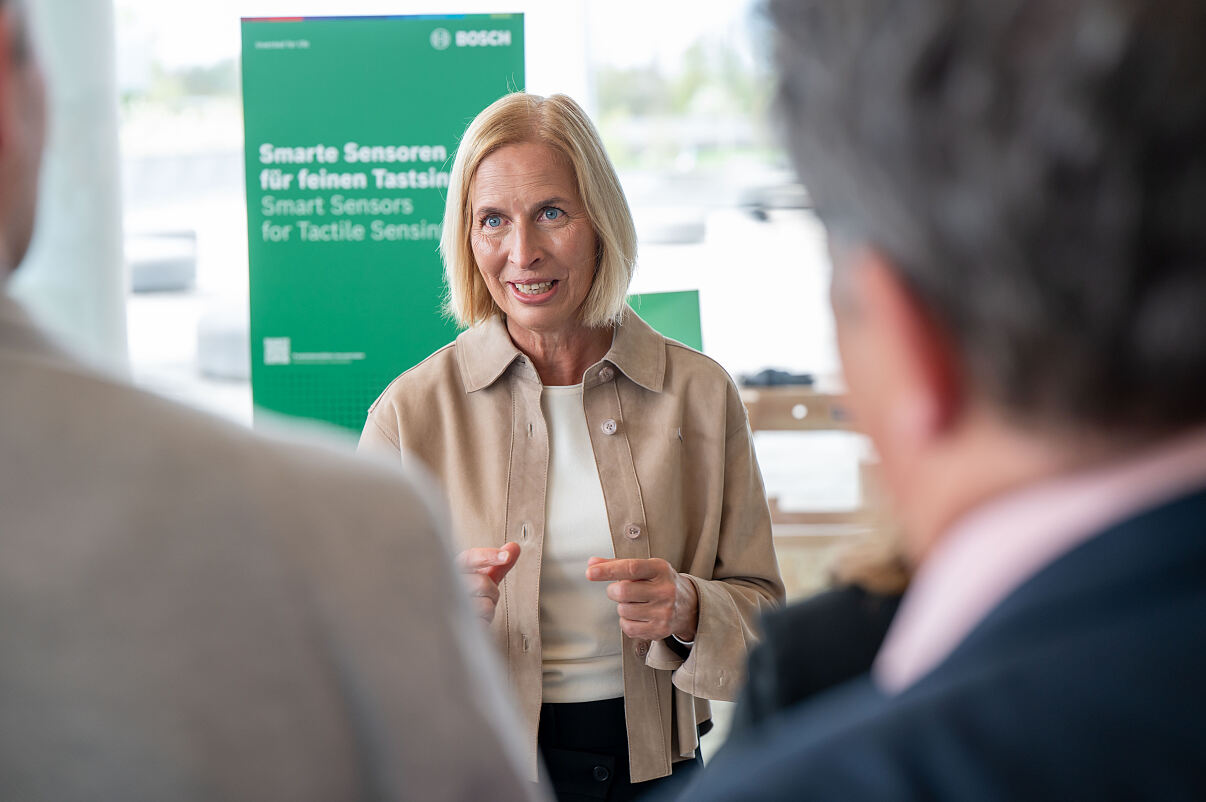 Tanja Rückert, Mitglied der Bosch-Geschäftsführung, in der Ausstellung „Innovation at Bosch“, bei der Jahrespressekonferenz 2026.