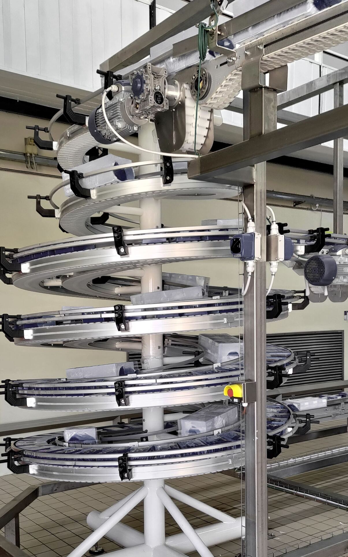 Froneri setzt bei der Endverpackung von Eiscreme in seinem italienischen Werk in Ferentino das Kettenfördersystem VarioFlow plus von Bosch Rexroth ein. 