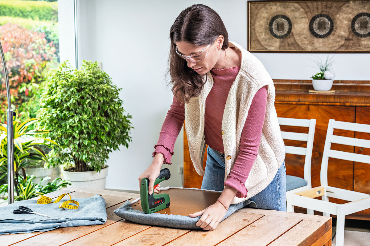 Neue Alltagshelfer von Bosch: Akku-Tacker Tweo