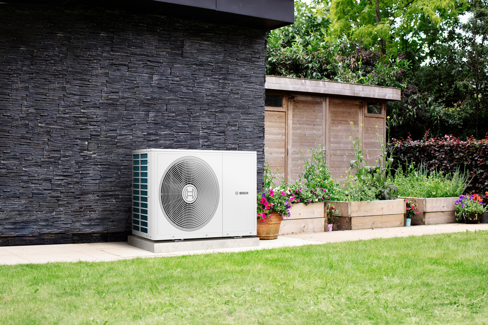 Compress 3800i AW: Der Wärmepumpen-Einstieg in Bosch-Qualität in fünf Leistungsklassen von 4 bis 13 kW.