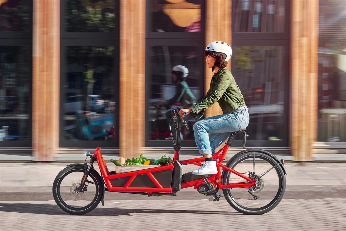 Wer hingegen mit dem Rad seinen Großeinkauf erledigen oder die angehäuften Pakete zur Post bringen möchte, sollte über ein eCargobike nachdenken, das kontrolliertes Fahren unter Last ermöglicht.