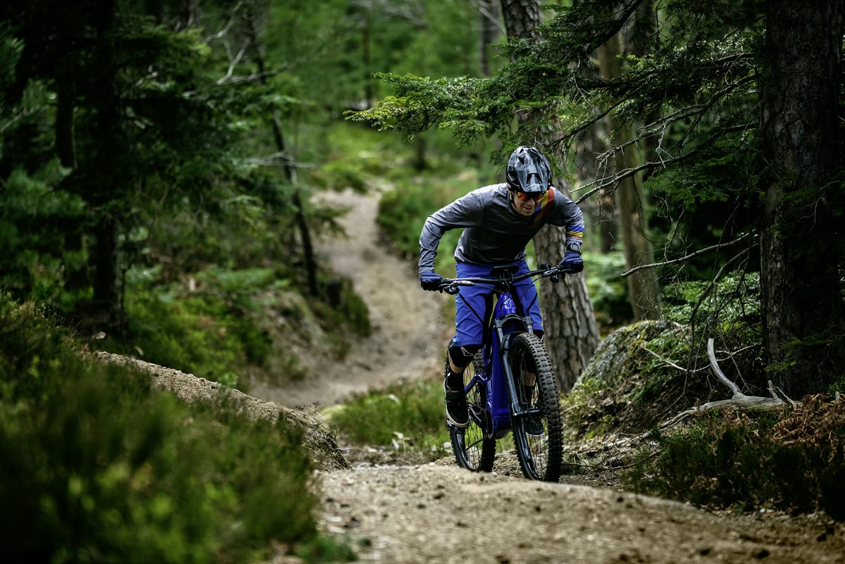 Wer gerne auf dem Trail fährt und dafür einen leistungsstarken, agilen Antrieb benötigt, liegt mit einem eMountainbike genau richtig. 