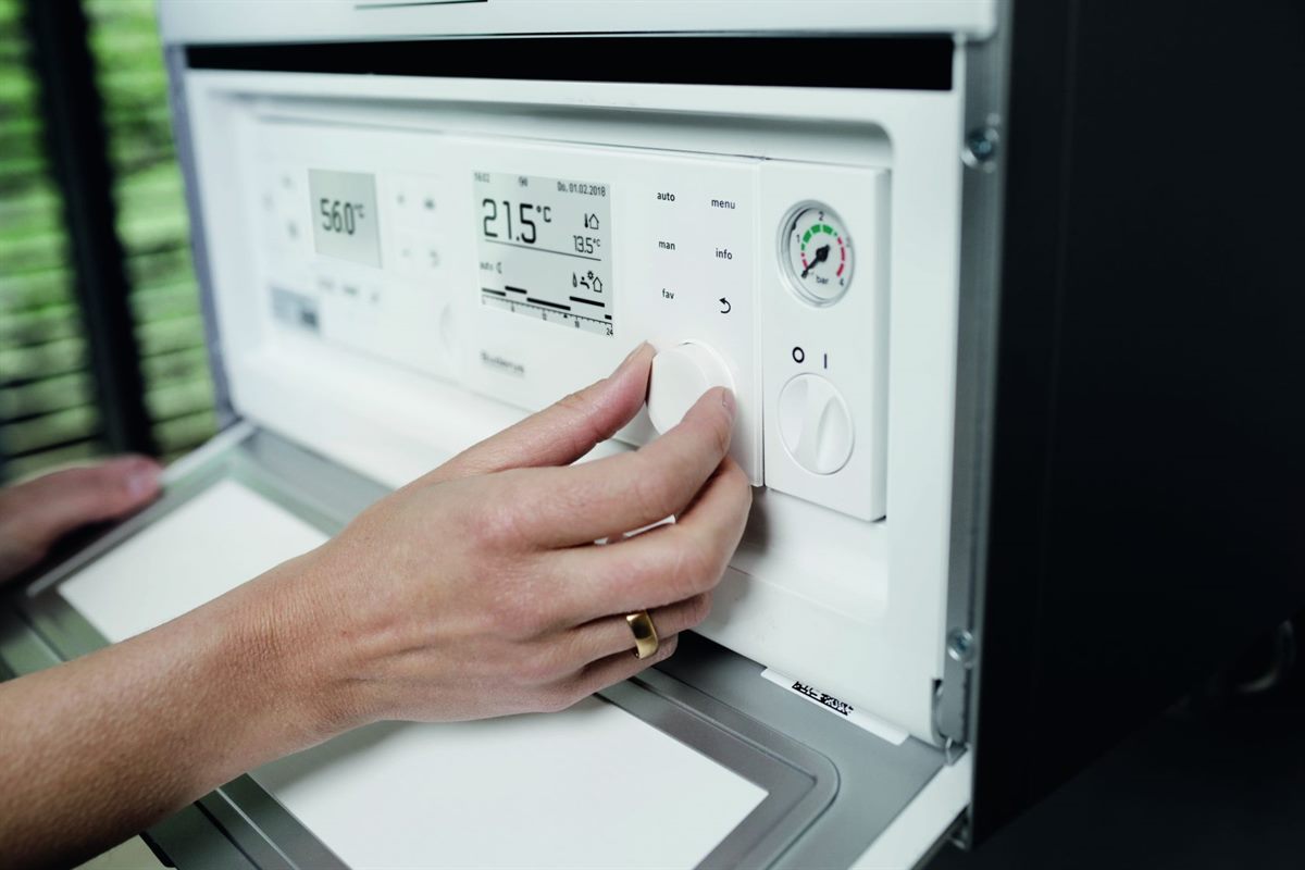 Heizzeiten und -temperatur sollten Hausbesitzer regelmäßig selbst prüfen und bei Bedarf anpassen.