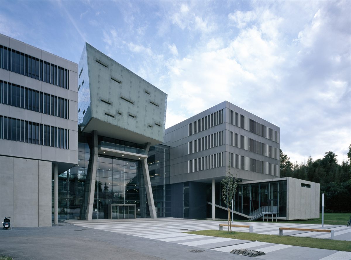 An der FH Salzburg wurde das neue Josef Ressel Zentrum eröffnet.