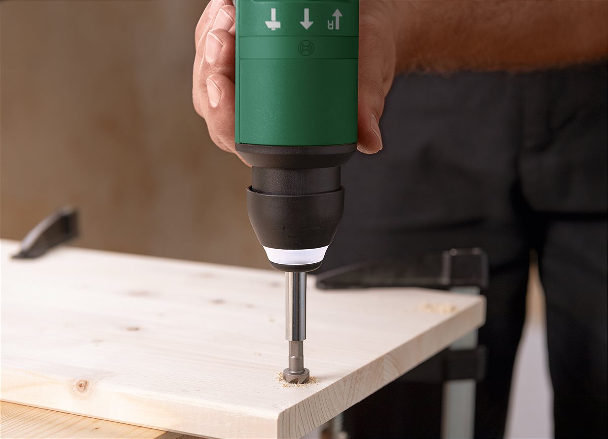 360°-LED-Lichtring für schattenfreie Ausleuchtung bei der Arbeit: Bosch EasyHammer 12V für viele Materialien