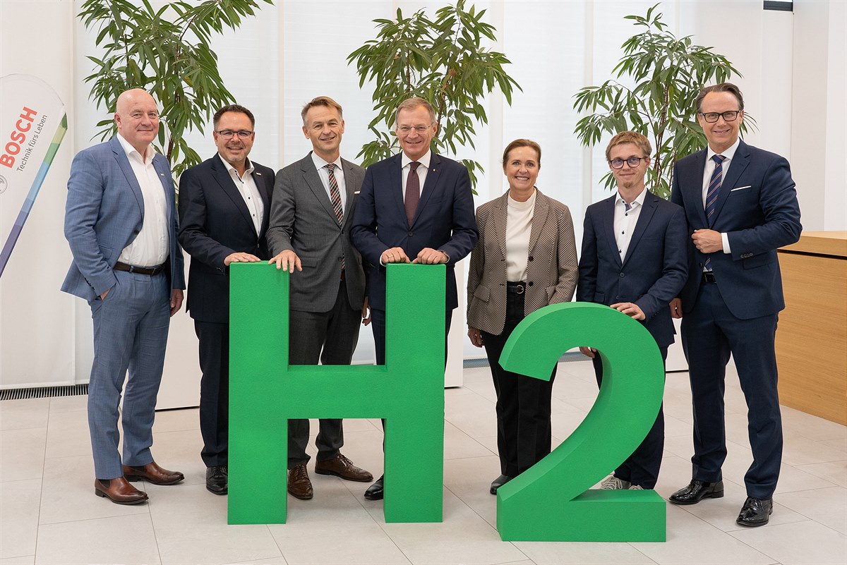 Wasserstoff-Einblasventile, -Tankventile und Elektrolyse-Stacks: Das Bosch Engineering Center in Linz entwickelt neuerdings erfolgreich innovative Lösungen entlang der weltweiten Wertschöpfungskette von grünem Wasserstoff. Davon überzeugte sich Oberösterr