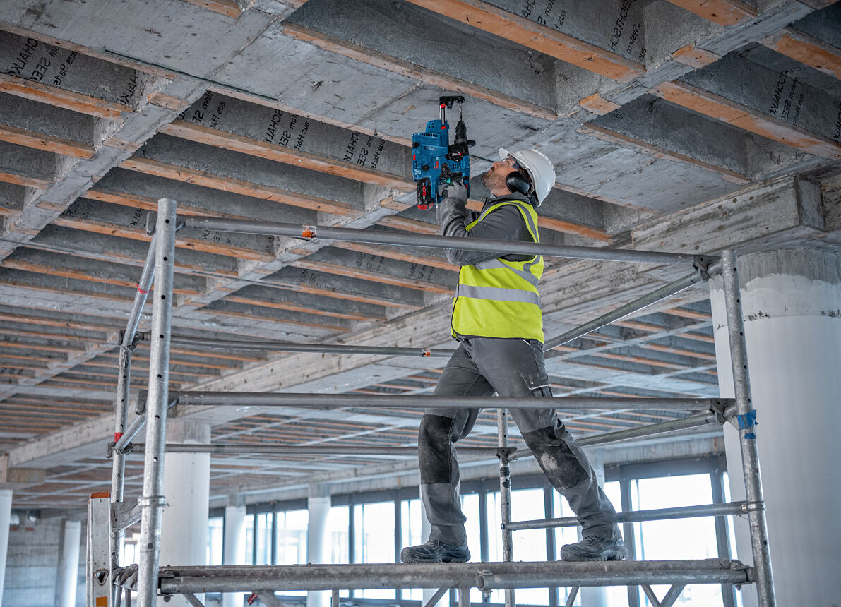 Staubarm arbeiten mit Staubabsaugung: GBH 18V-28 CCF Professional von Bosch für Profis