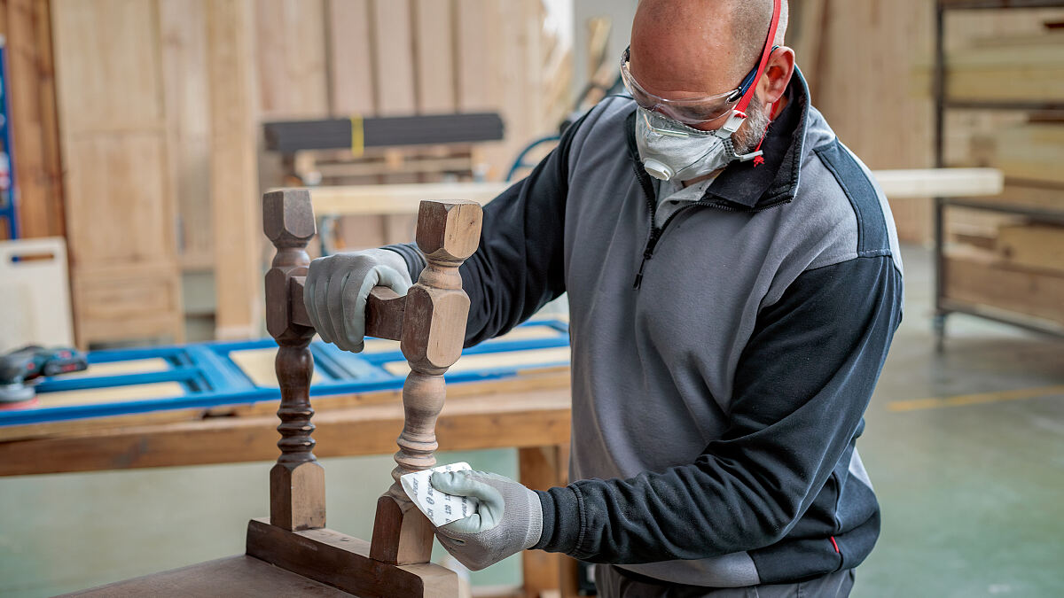 Flexi-Web-Technologie revolutioniert Handschleifmittel: Expert W480 Web von Bosch für Profis und Heimwerker
