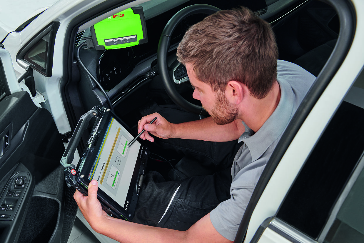 Für diese technisch komplexen Serviceaufgaben bietet Bosch mit dem Remote Diagnostics Service (RDS) schnelle und effektive Unterstützung