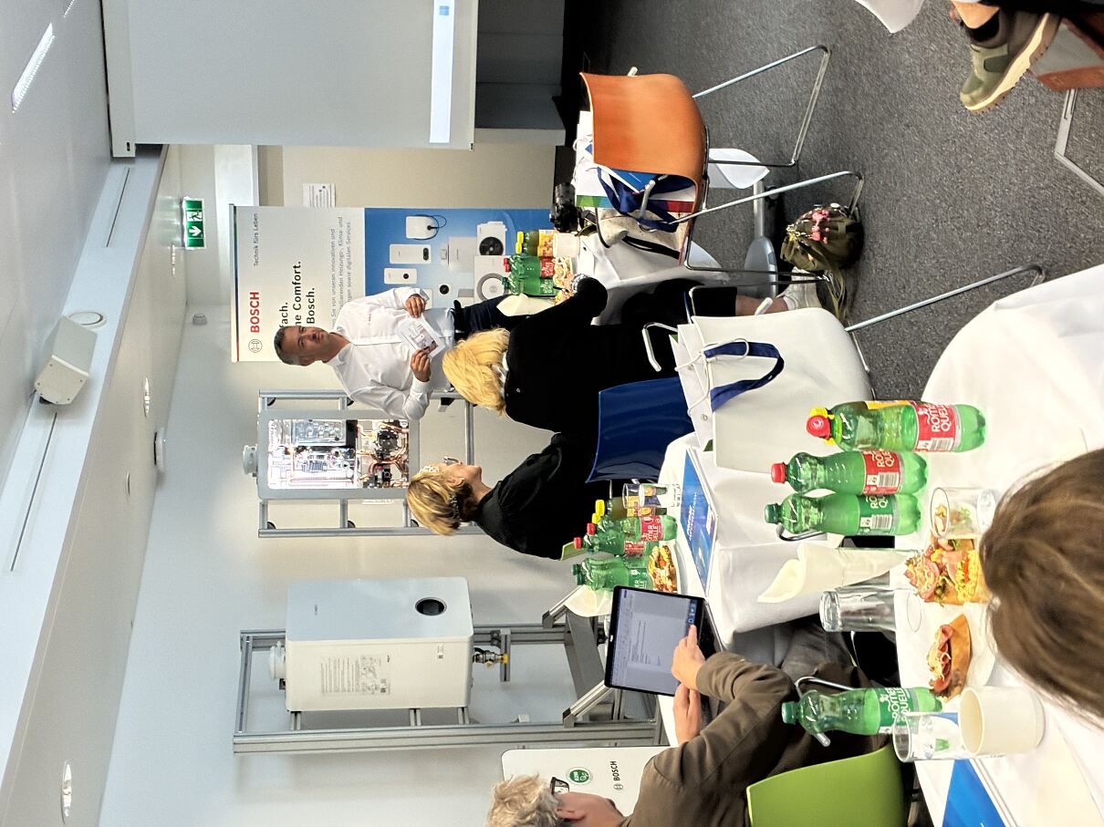 Sasa Lenz-Jevtic präsentiert die Produktneuheiten.